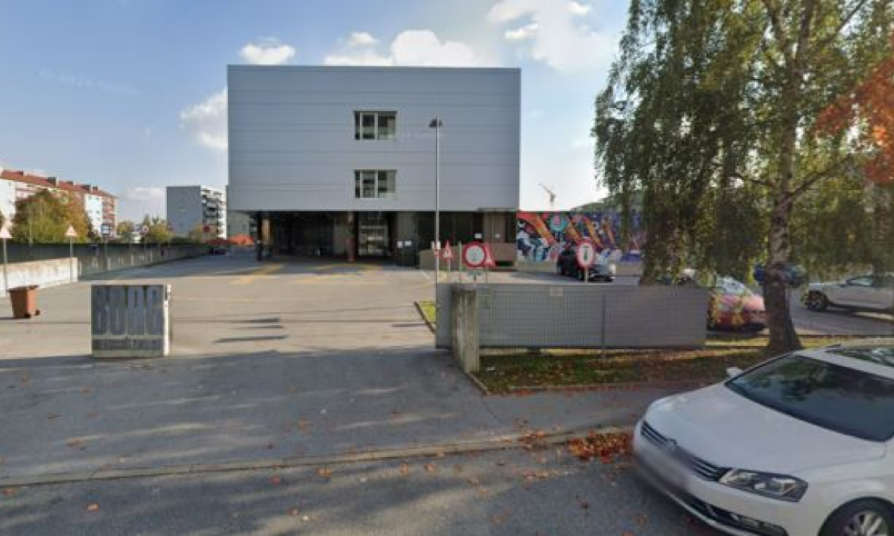 STUDENT KOJI ŽIVI PREKOPUTA ŠKOLE U GRACU U ŠOKU "Situacija kao iz filma, nadam se da su deca dobro"