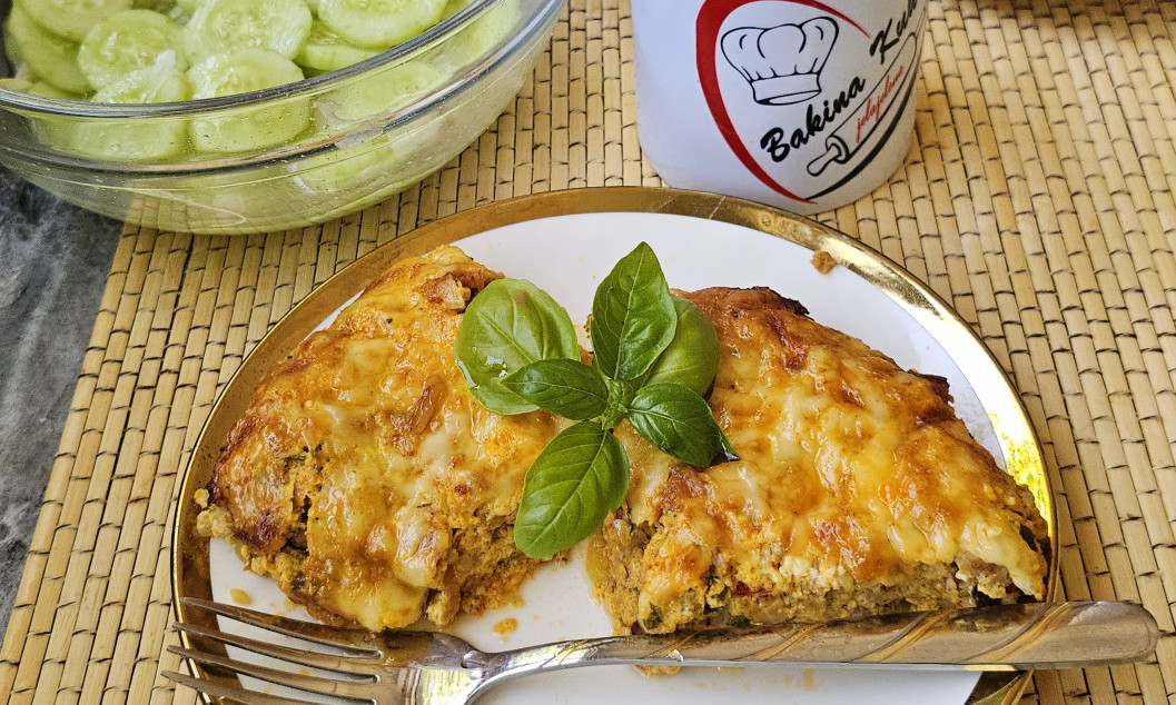 BAKIN UŽITAK IZ RERNE Sočno pečeno jelo sa mesom i kačkavaljem koje osvaja na prvi zalogaj!