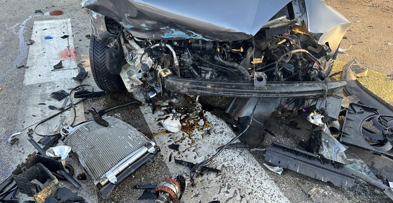 AUTOMOBIL SLETEO SA PUTA - ZAVRŠIO SLUPAN U JARKU Teška saobraćajka na putu Svilajnac - Petrovac na Mlavi (FOTO)