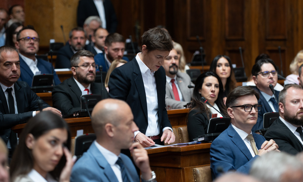 RASPRAVA SE NASTAVLJA SUTRA Završena vanredna sednica u Skupštini Srbije