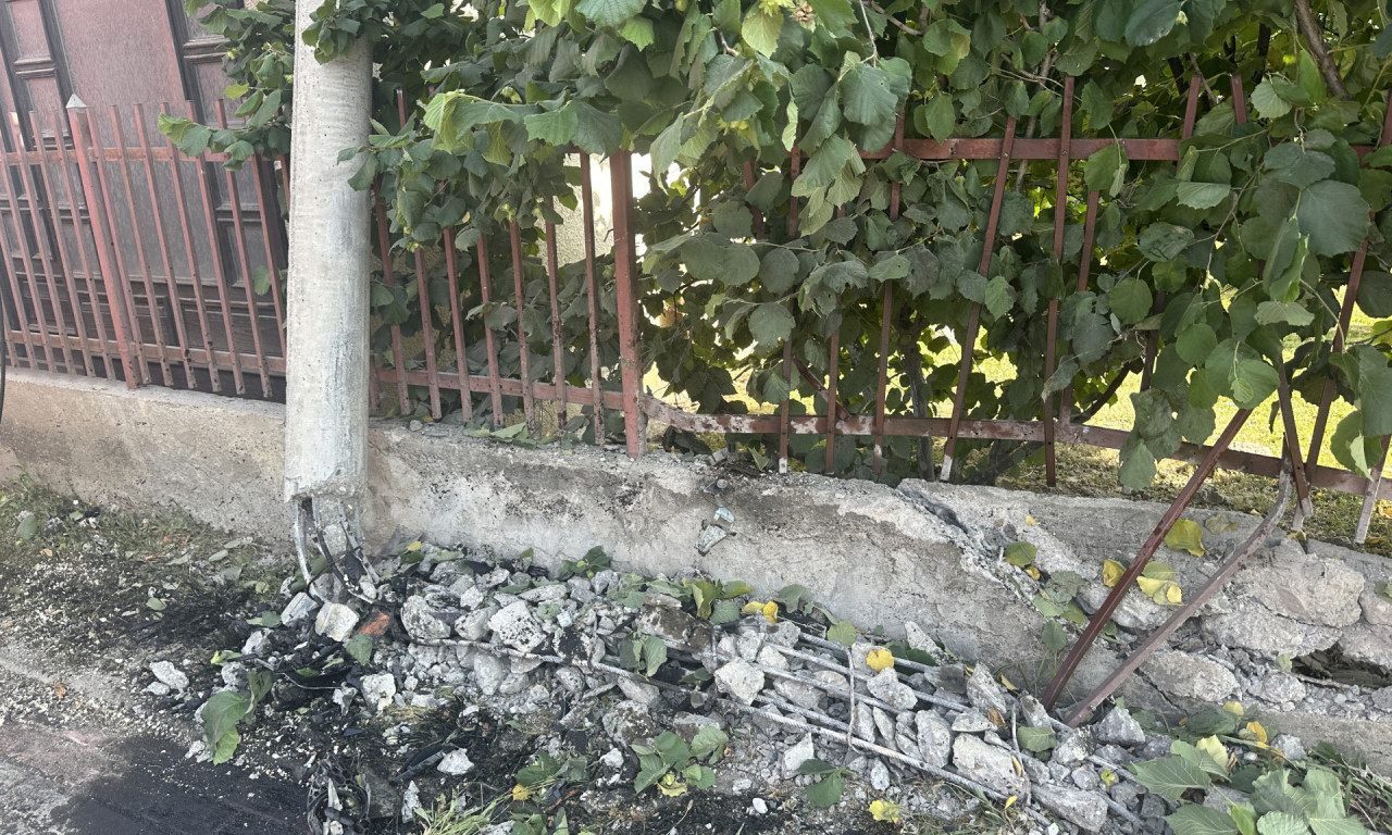 PUKLO KAO BOMBA Mladić BMW-om probio betonsku banderu! Građani šokirani prizorom (FOTO)