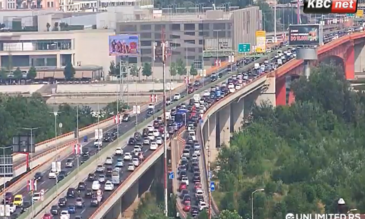 SAOBRAĆAJNI KOLAPS U BEOGRADU: Evo na kojim mestima je najkritičnije (FOTO)