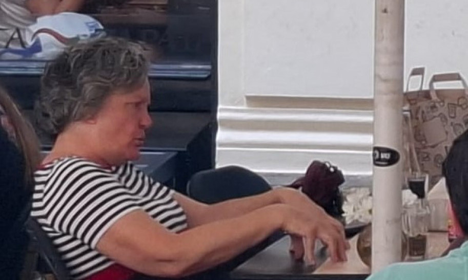 KORI UDOVIČKI UHVAĆENA U ŽUSTROJ RASPRAVI Pogledajte kako danas izgleda nekadašnja ministarka i guvernerka (PAPARAZZO)