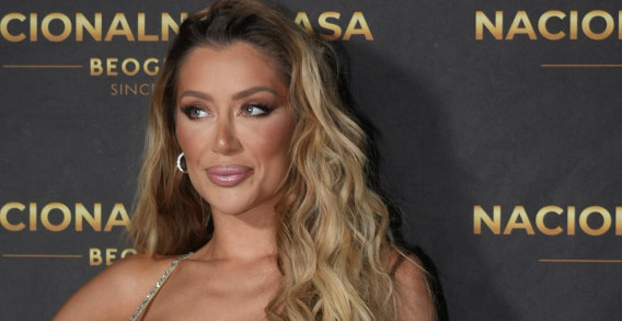 RAJKOVIĆ DOŠAO NA ŠTAKAMA, PRIJOVIĆ SA OPASNIM RIBAMA! Tea Tairović na nastupu pokazala brutalno telo, poznati ludovali