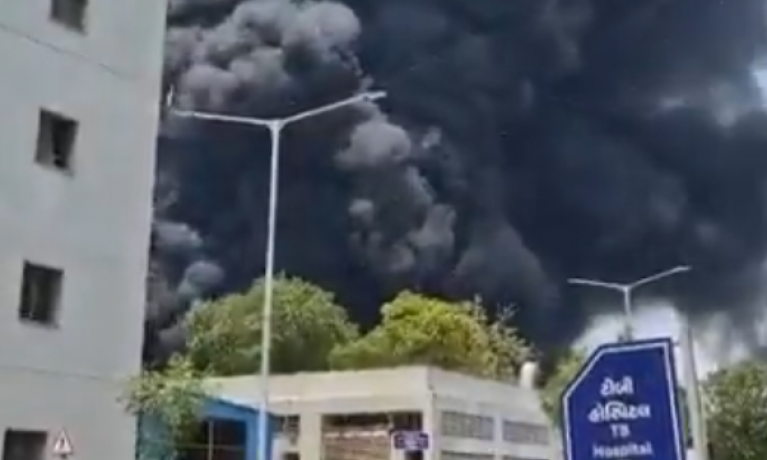 PRVI SNIMCI POSLE PADA AVIONA Pogledajte haos na licu mesta - gust oblak dima se nadvio nad letelicu (VIDEO)