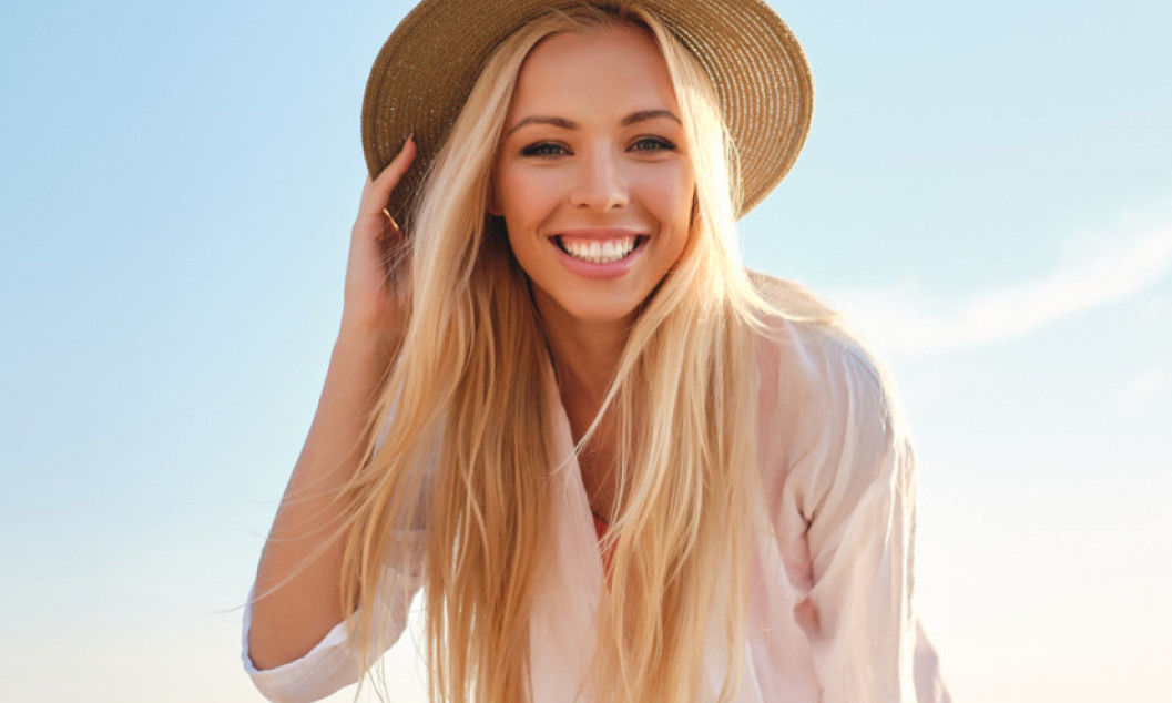 PLAVUŠE, OPREZ NA MORU I BAZENU! Evo kako da kosa ne pozeleni od hlora i ne postane kao slama