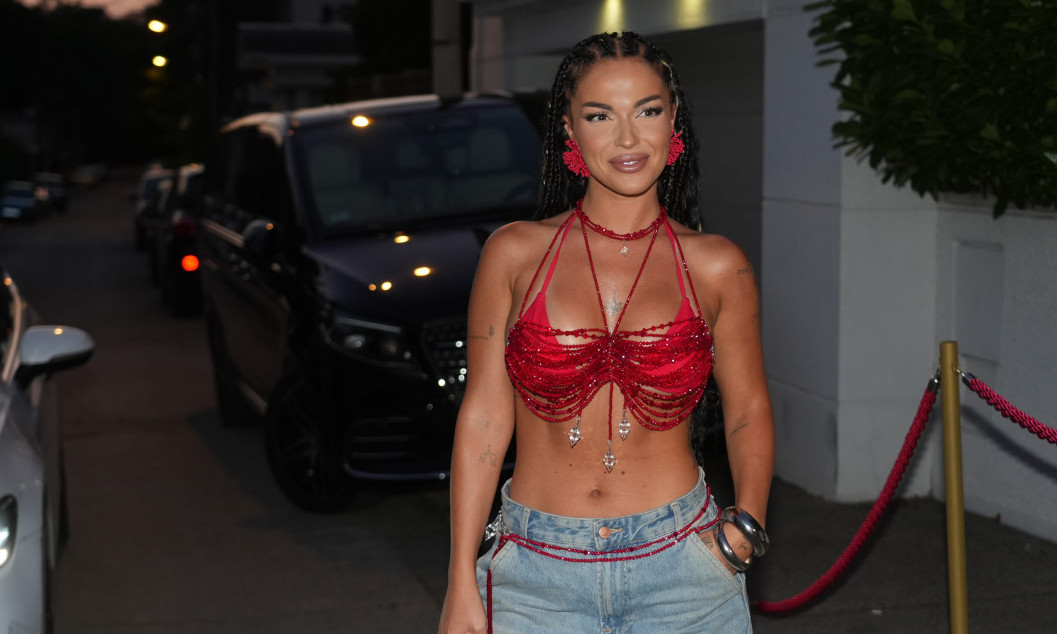 VRATILE SE NAJOMRAŽENIJE FARMERKE! Teodora Džehverović u modelu koji deli publiku