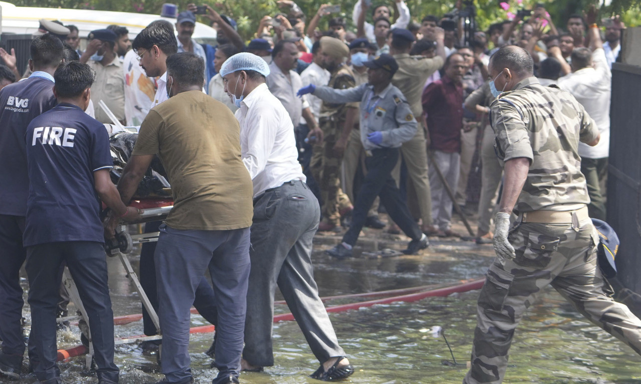 NAJMANJE 133 OSOBE POGINULE U PADU AVIONA Novi detalji strašne tragedije u Indiji!