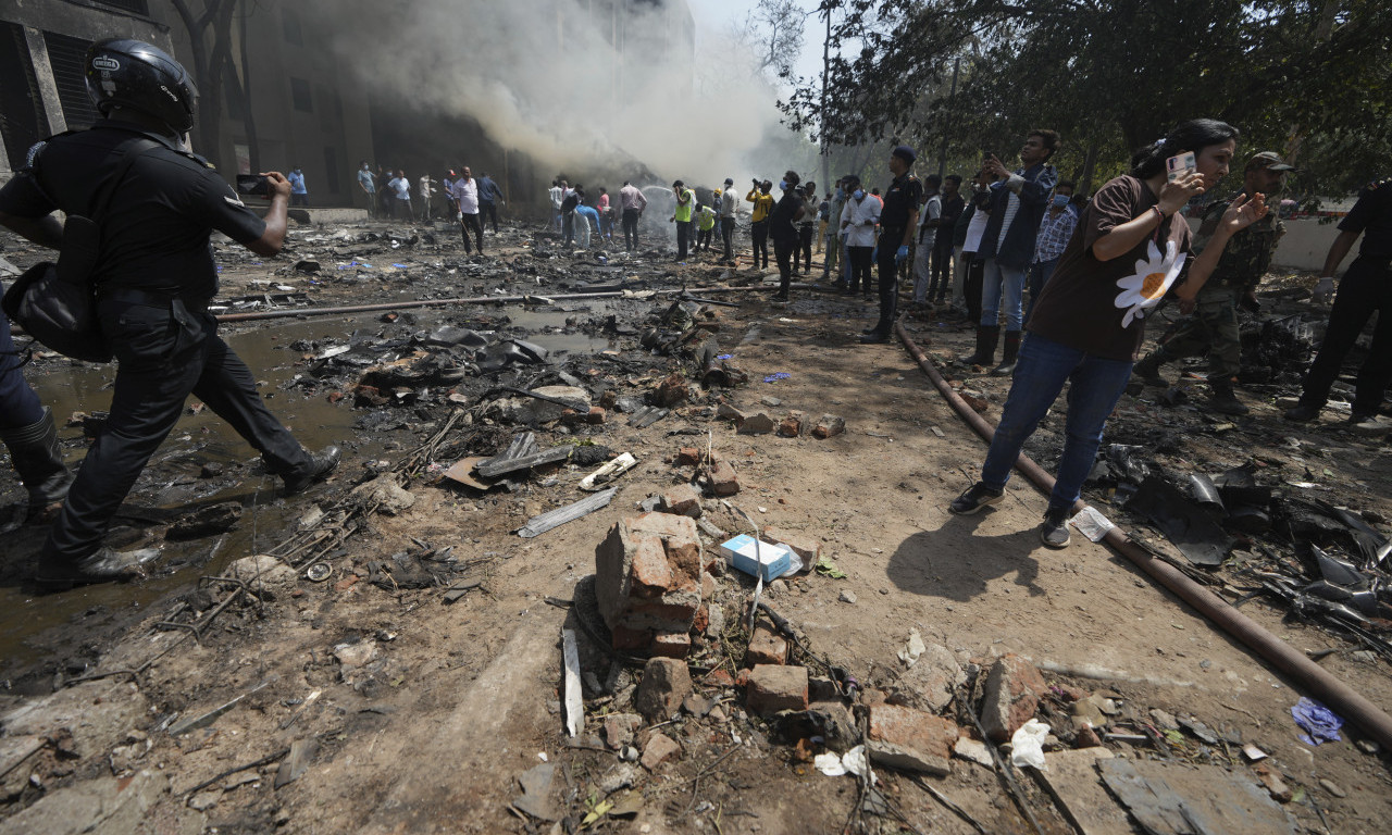 ISTRAŽUJU SE MOGUĆI UZROCI PADA AVIONA U INDIJI Evo šta je regulatorno telo naložilo avio-kompaniji
