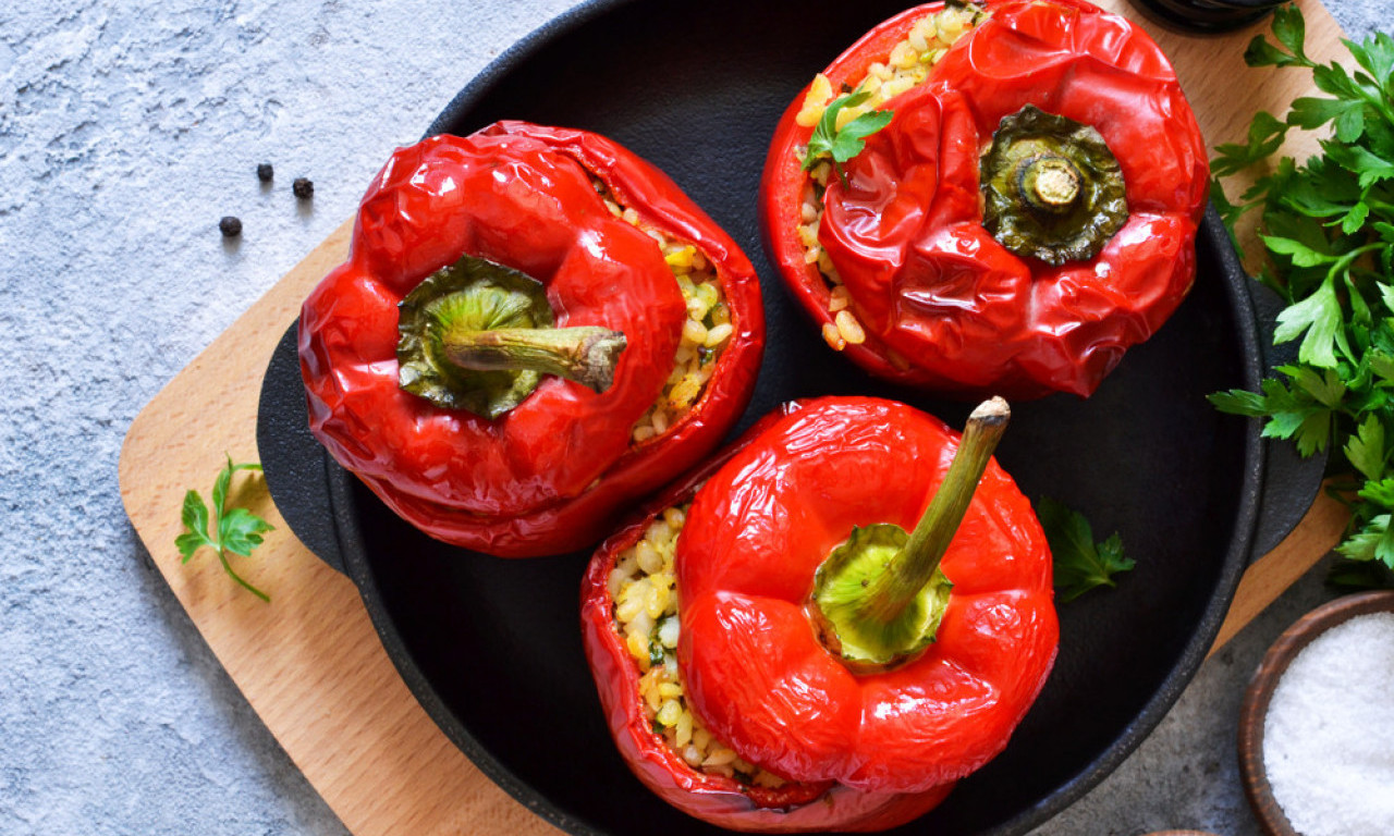 POSNE PUNJENE PAPRIKE NA VODI Starinski recept koji će obožavati cela porodica
