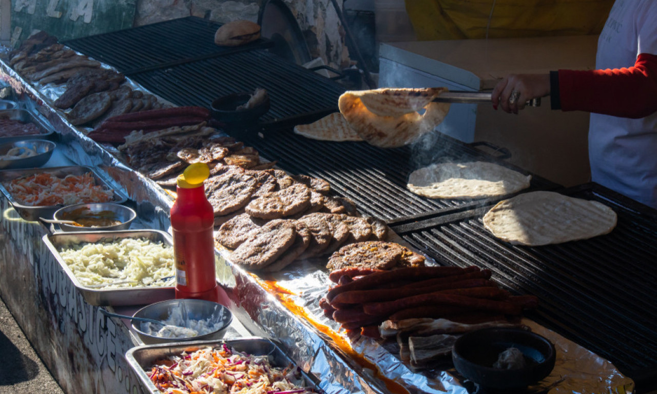 TRAKTORI, PLJEKA I RAKIJA NA JEDNOM MESTU! Evo gde da provedete savršen vikend