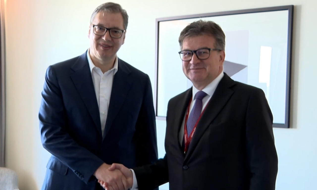 VUČIĆ SE SASTAO SA LAJČAKOM U PRAGU Evo šta je sve još planirano u okviru foruma GLOBSEC (VIDEO)