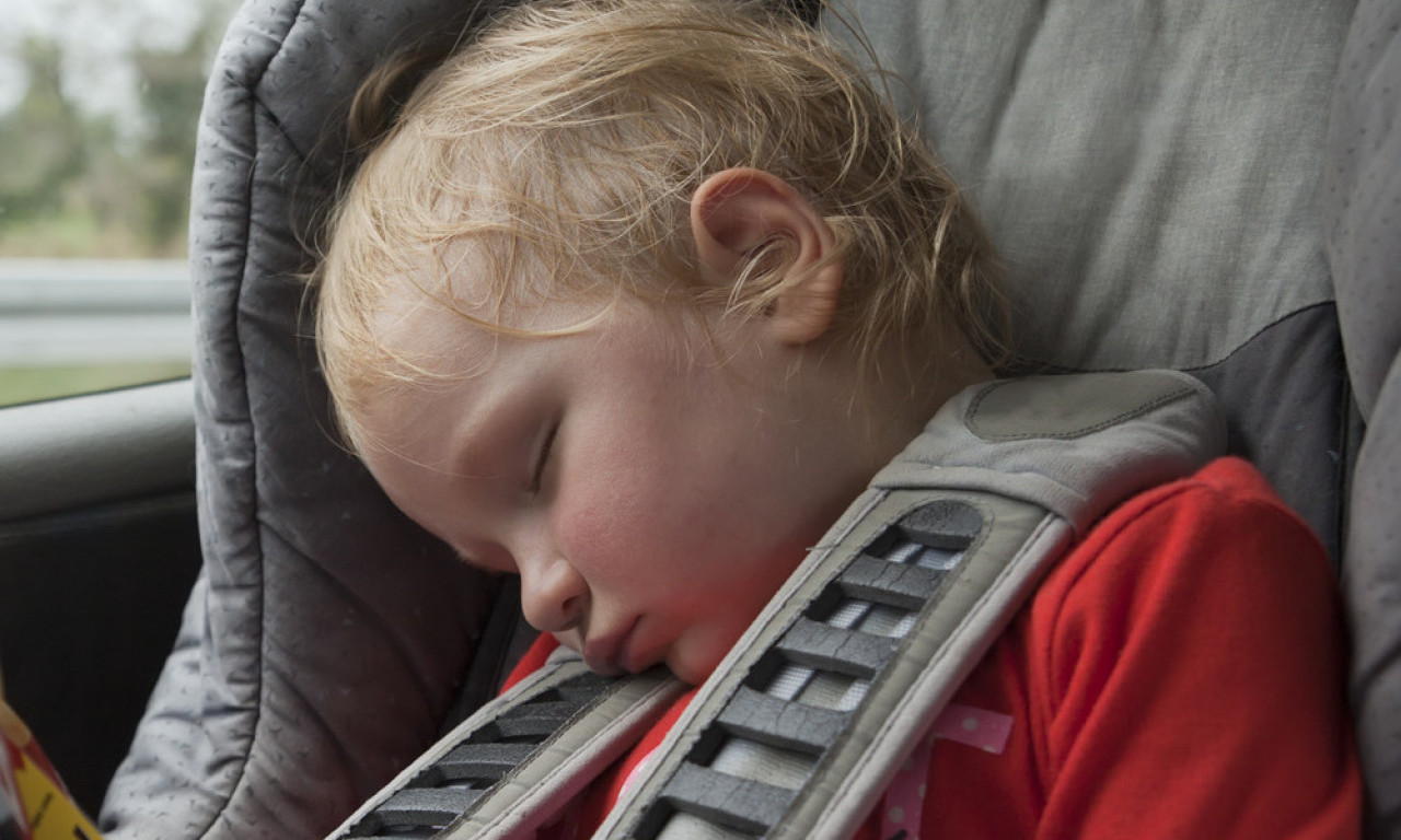 ŠTA SE STVARNO DESILO SA BEBOM ZAKLJUČANOM U KOLIMA? Evo kako je došlo do haosa u Beogradu!