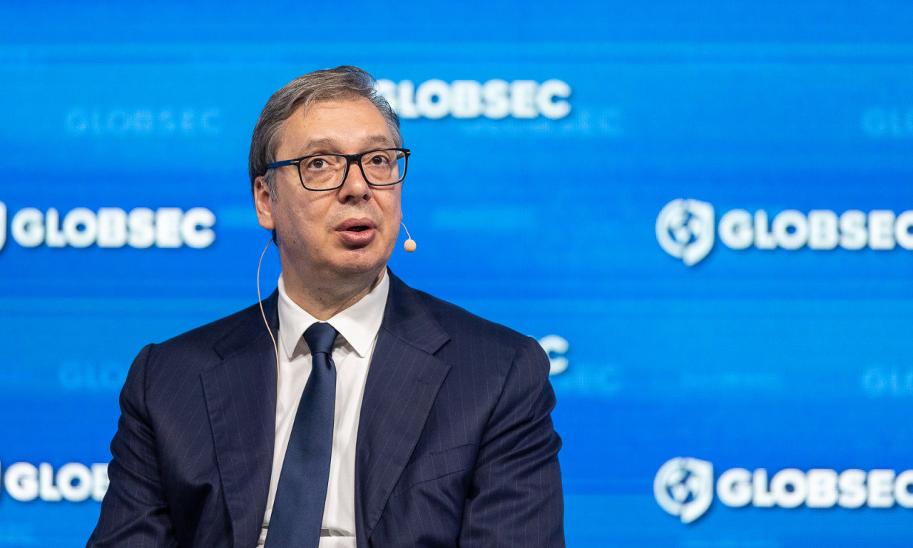 VUČIĆ DOBIO PITANJE O PROTESTIMA U SRBIJI: Njegov odgovor je zatresao celu salu u Pragu! (VIDEO)