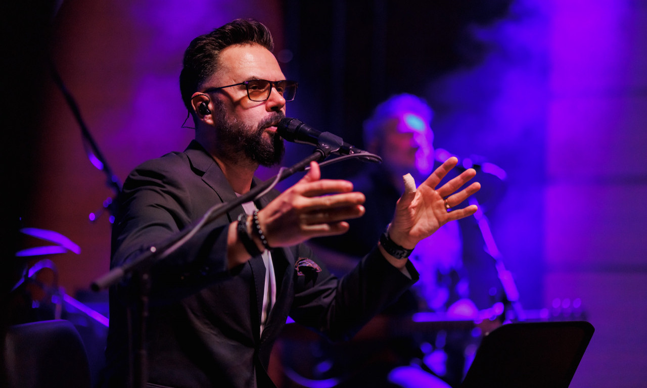 PETAR GRAŠO PEVAO IZ SRCA ZA DECU SA SRČANIM MANAMA Humanitarno veče ujedinilo sve u borbi za bolesne mališane (VIDEO)