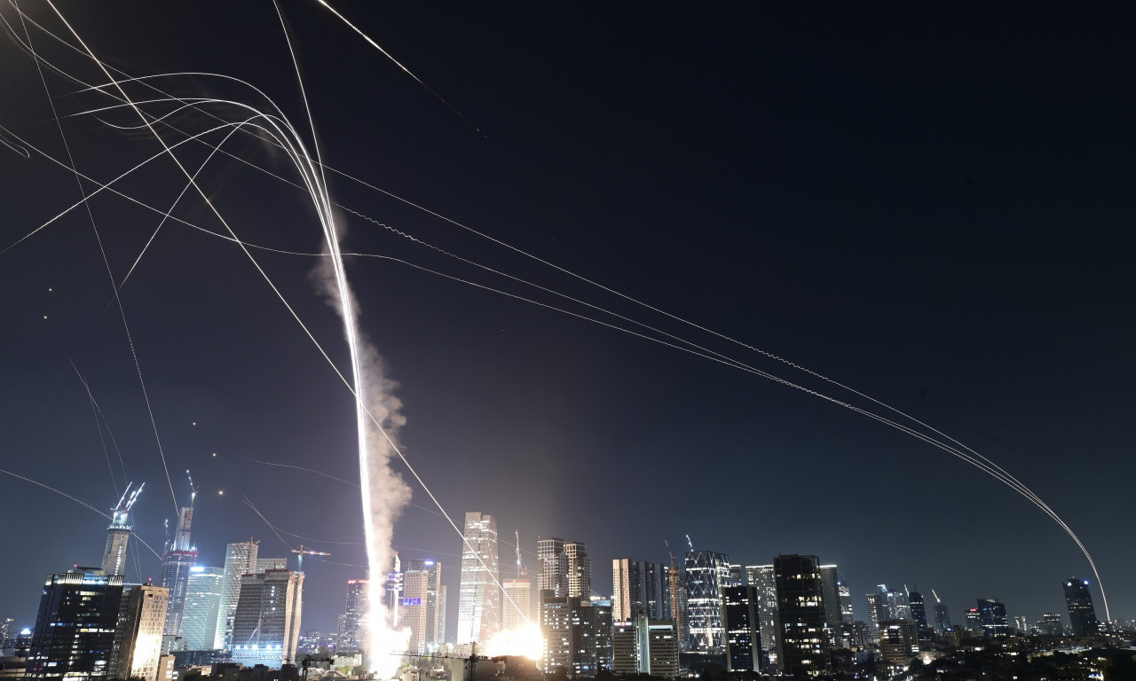 BARAŽ RAKETA PROBIJA GVOZDENU KUPOLU: Iran pokrenuo novi napad, Tel Aviv u plamenu! (VIDEO)
