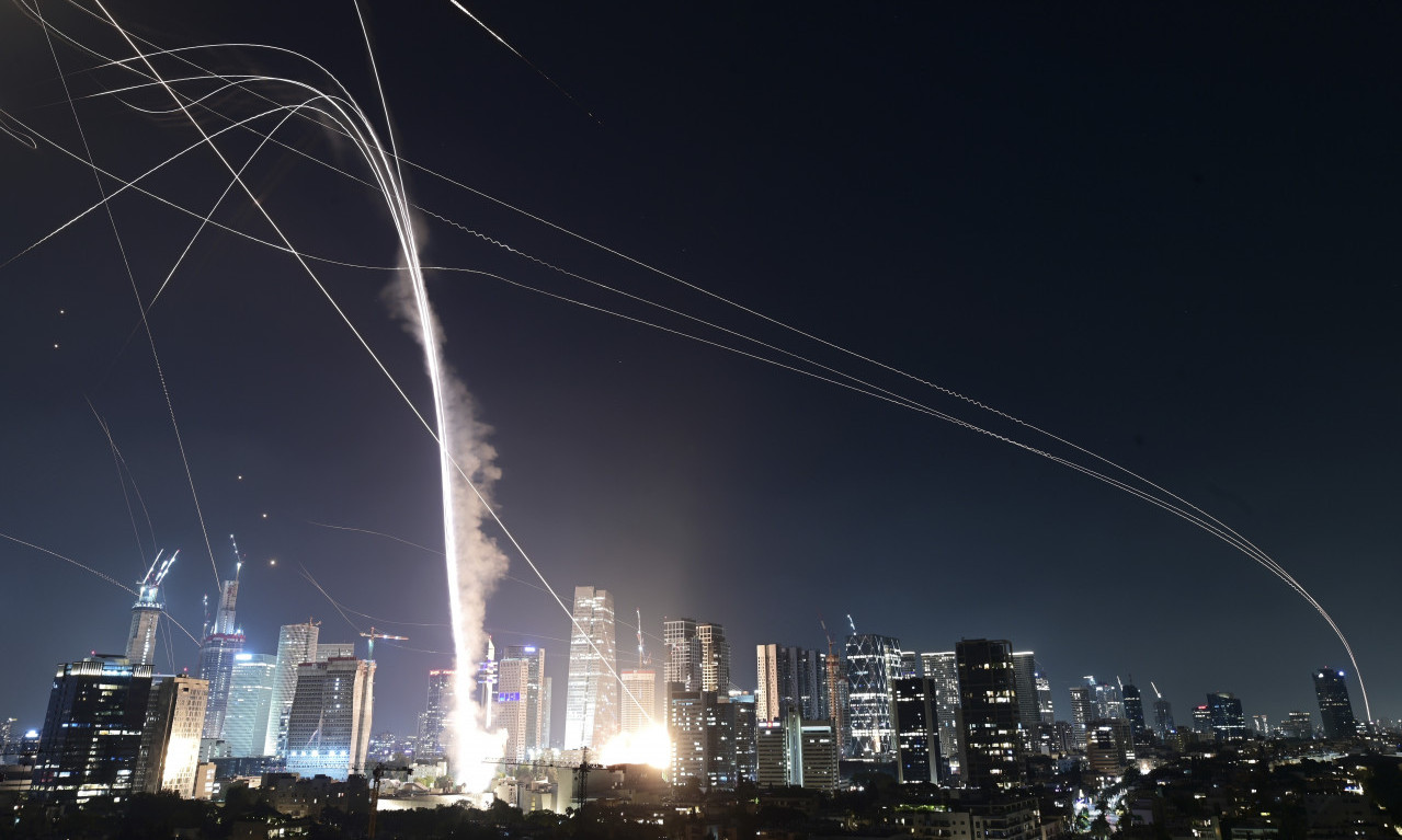 BARAŽ RAKETA PROBIJA GVOZDENU KUPOLU: Iran pokrenuo novi napad, Tel Aviv u plamenu! (VIDEO/FOTO)