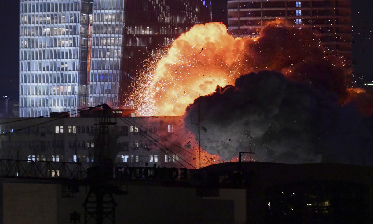 TRENUTAK KADA BALISTIČKE RAKETE PADAJU NA TEL AVIV: Žestoka odmazda Irana, projektili samo padaju! (VIDEO)