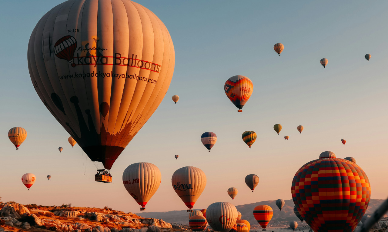JEDNA OSOBA POGINULA, 19 POVREĐENO Srušila se dva balona u Kapadokiji
