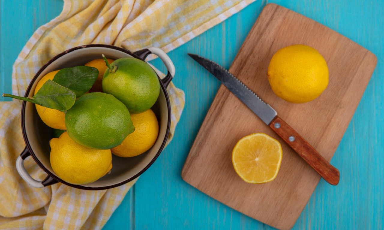 ZABORAVITE NA RIBANJE RERNE! Trik sa limunom briše masnoću za 30 minuta bez muke