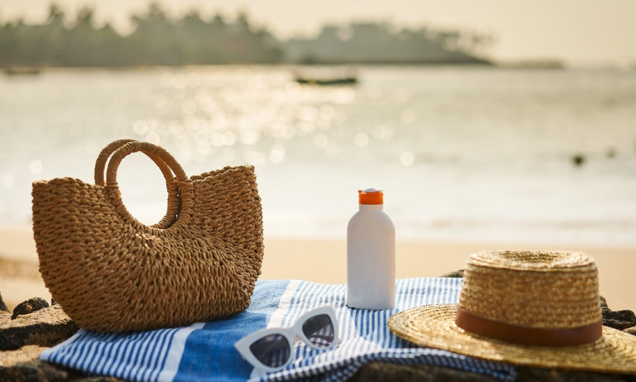 PEŠKIRI ZA PLAŽU VAM SMRDE I IMAJU FLEKE? Imamo jednostavno rešenje i dolazi sa TikToka!