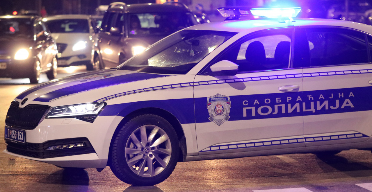 "AUDIJEM" POKOSIO DEVOJKU U KRALJEVU Ona prelazila na crveno, ima teške povrede