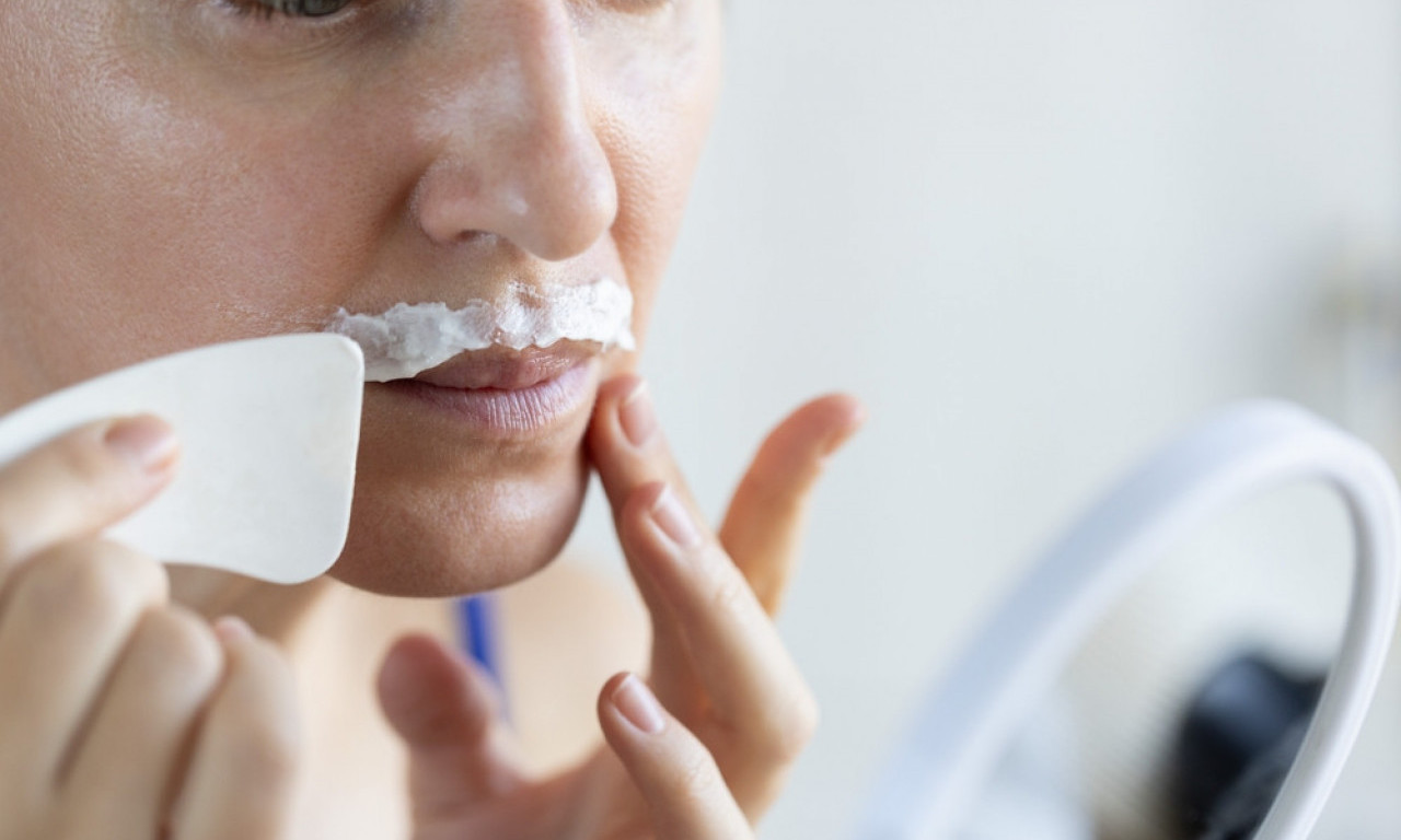 SVAKA ŽENA ZASLUŽUJE DA OVO ZNA Zauvek uklonite neželjene dlačice sa lica bez hemije