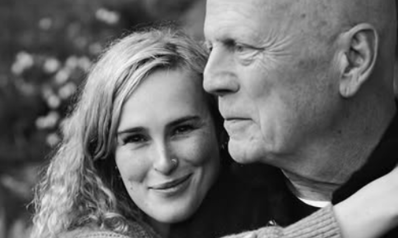 „TATA, VIŠE NE MOŽEŠ DA MI ODGOVORIŠ...” Potresena poruka ćerke Brusa Vilisa nateraće vam suze na oči