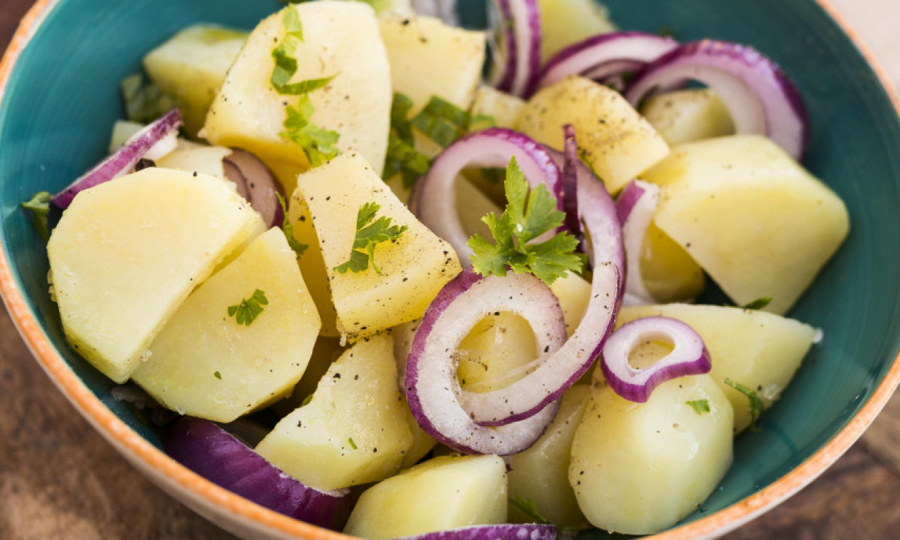 KROMPIR SALATA KAO NEKAD Jednostavno, posno, domaće – za dušu i za trpezu