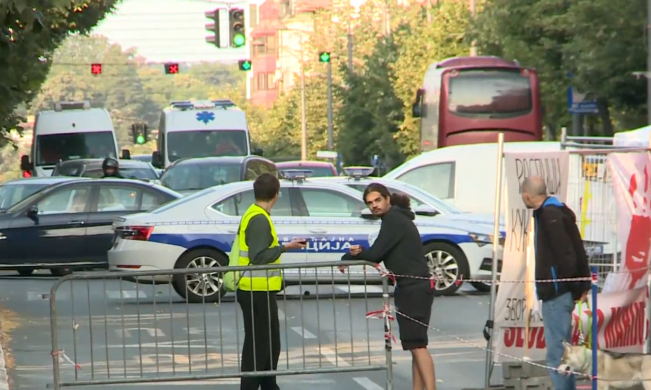 OVE LOKACIJE NEPROHODNE VEČERAS U PRESTONICI Nastavljene blokade pojedinih ulica i raskrsnica