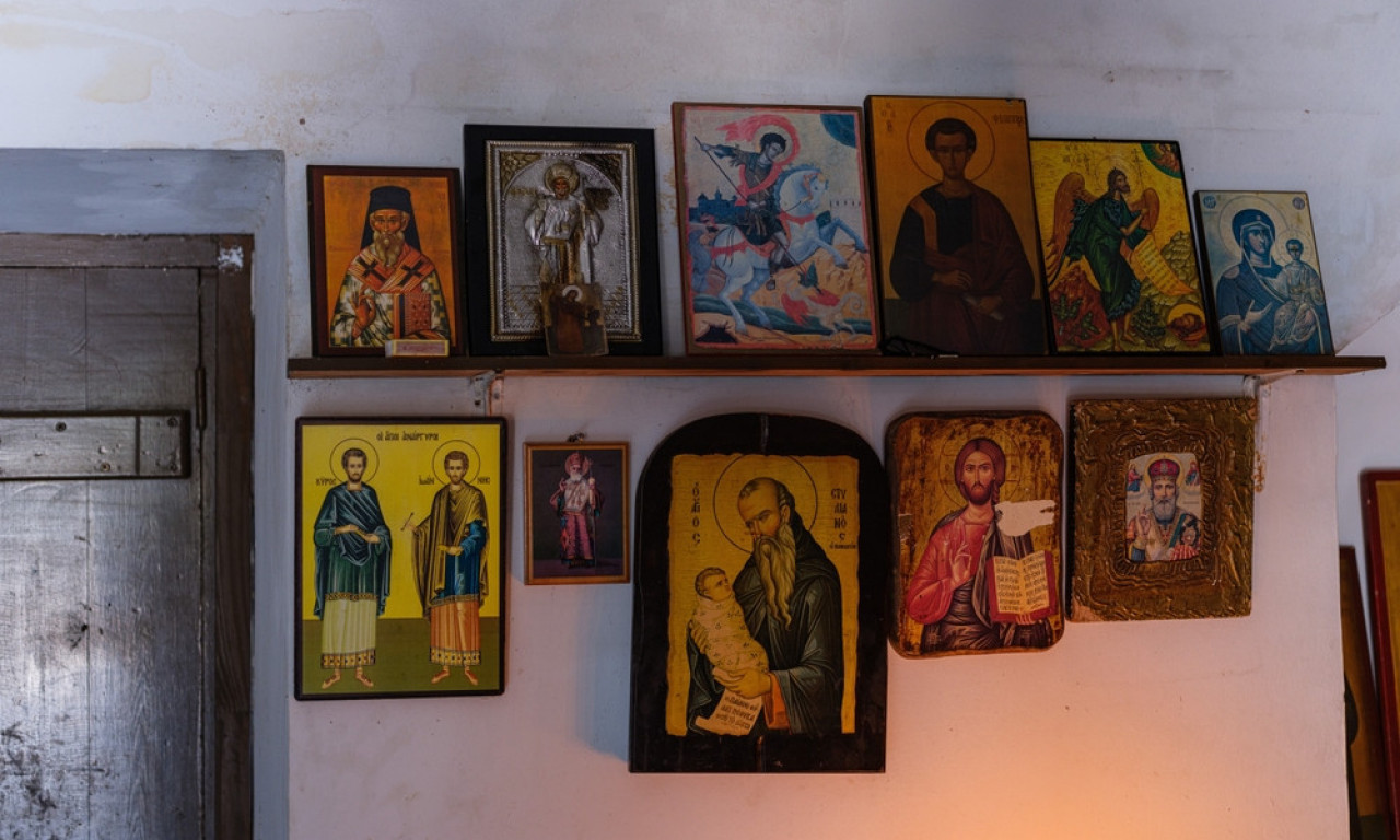 MNOGI PRAVE GREŠKU Evo kako se pravilno postavljaju ikone u kući – svaka ima svoje mesto