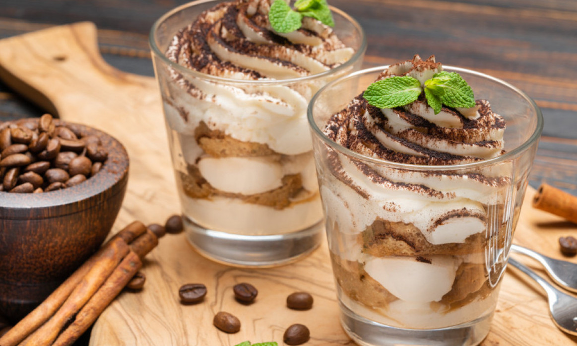 TIRAMISU U ČAŠI ZA 10 MINUTA Brzi letnji desert koji izgleda kao iz restorana