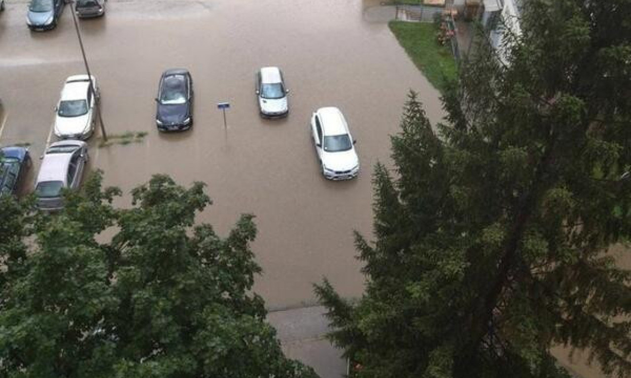 VODA SE IZLILA NA ULICE, POKRENUTA I KLIZIŠTA: Nevreme napravilo haos u ovom gradu u Srbiji!