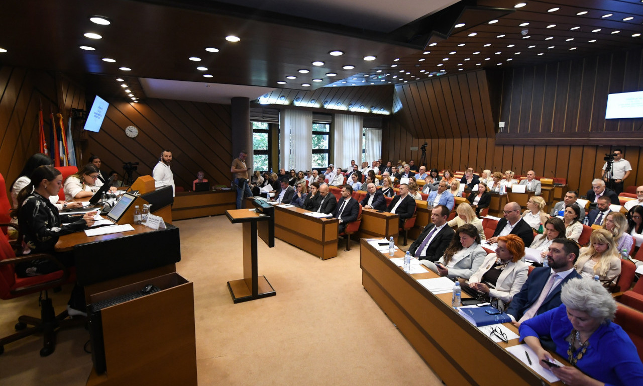 ZAVRŠENA SEDNICA SKUPŠTINE GRADA NOVOG SADA Usvojeno više od 140 tačaka dnevnog reda (FOTO)