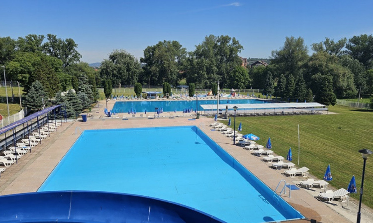 DANAS JE DAN KADA SE NE IDE NA BAZEN I REKU Sunce prži, ali kupališta zjape prazna – babe znaju zašto