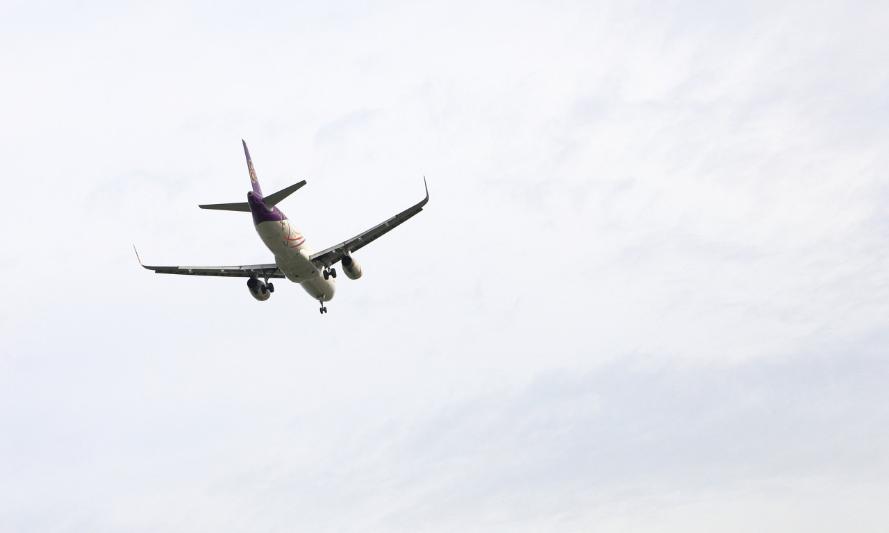 DRAMA NA NEBU IZNAD LIVERULA Avion samo što je poleteo, pilot proglasio vanredno stanje
