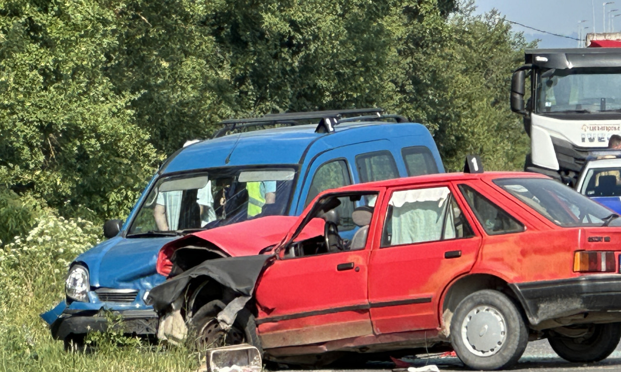 ŽENA MRTVA, DETETU SE BORE ZA ŽIVOT! Detalji jezive nesreće na Ibarskoj magistrali (FOTO)