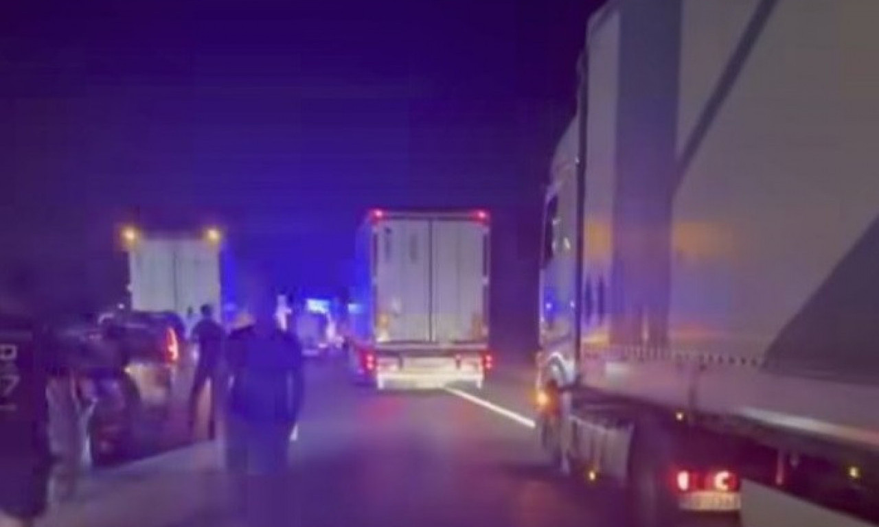 PREVRNUO SE KAMION, SUDARILO SE VIŠE VOZILA! Ima povređenih u teškoj saobraćajki kod Niša (VIDEO)