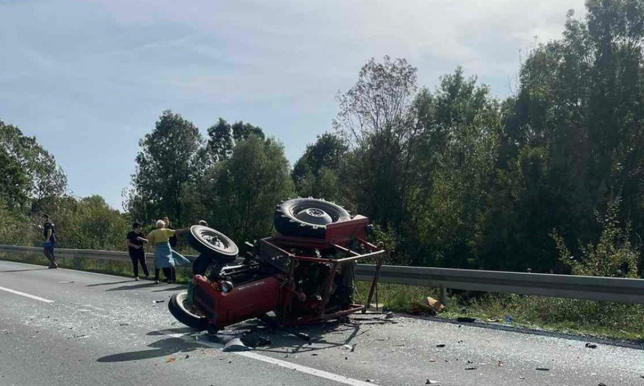 TRAKTOR SLETEO SA PUTA, VOZAČ TEŠKO POVREĐEN Saobraćajka se dogodila kod Guče