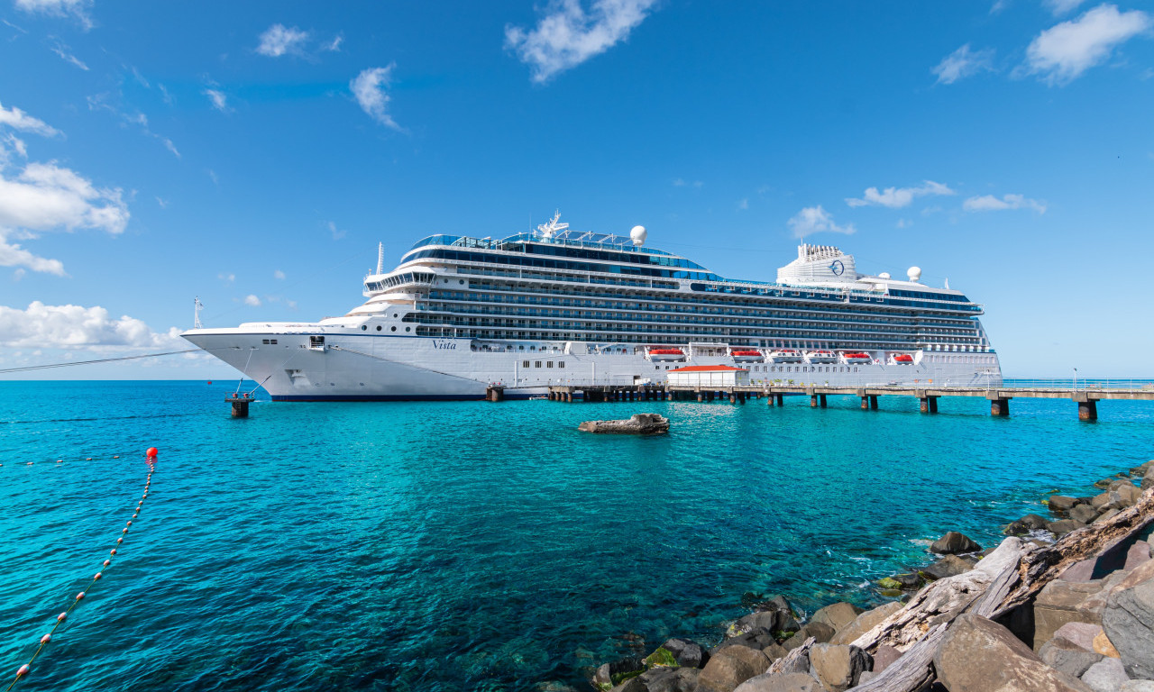 SVET ODAHNUO: Prvi kruzer prošao kroz Ormuski moreuz od početka rata sa Iranom