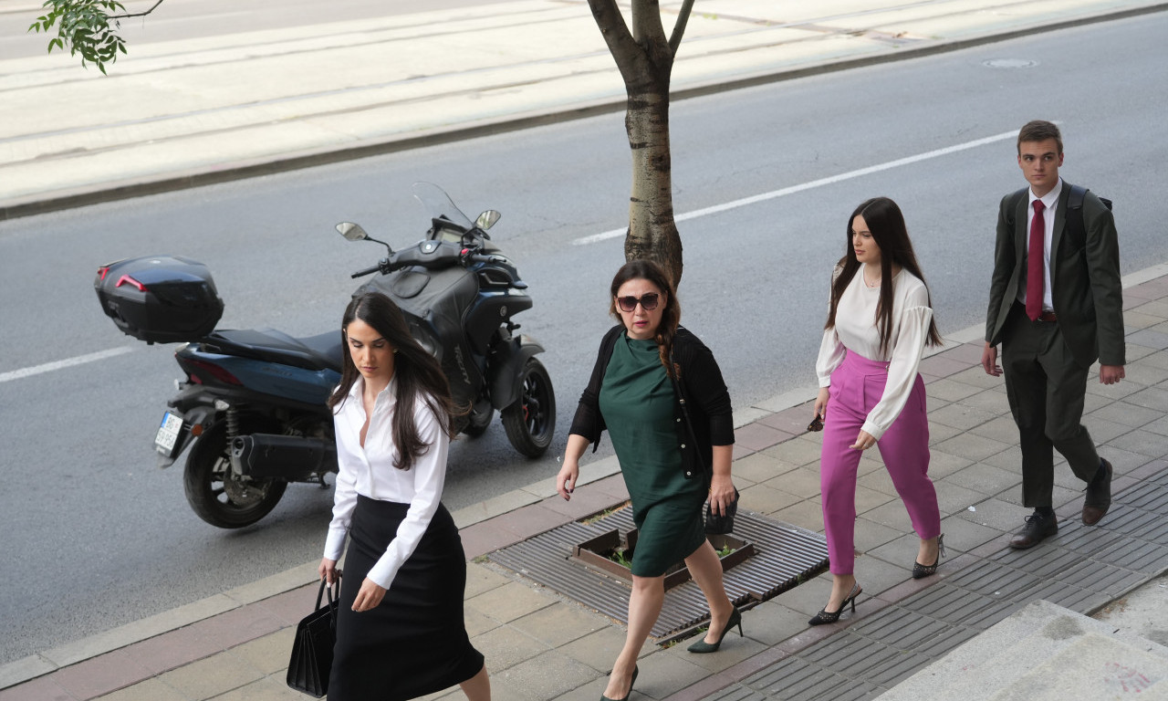 POGLEDAJTE KAKO DANAS IZGLEDA MILJANA KECMANOVIĆ Stigla u sud, a jedna stvar privukla najviše pažnje (FOTO)