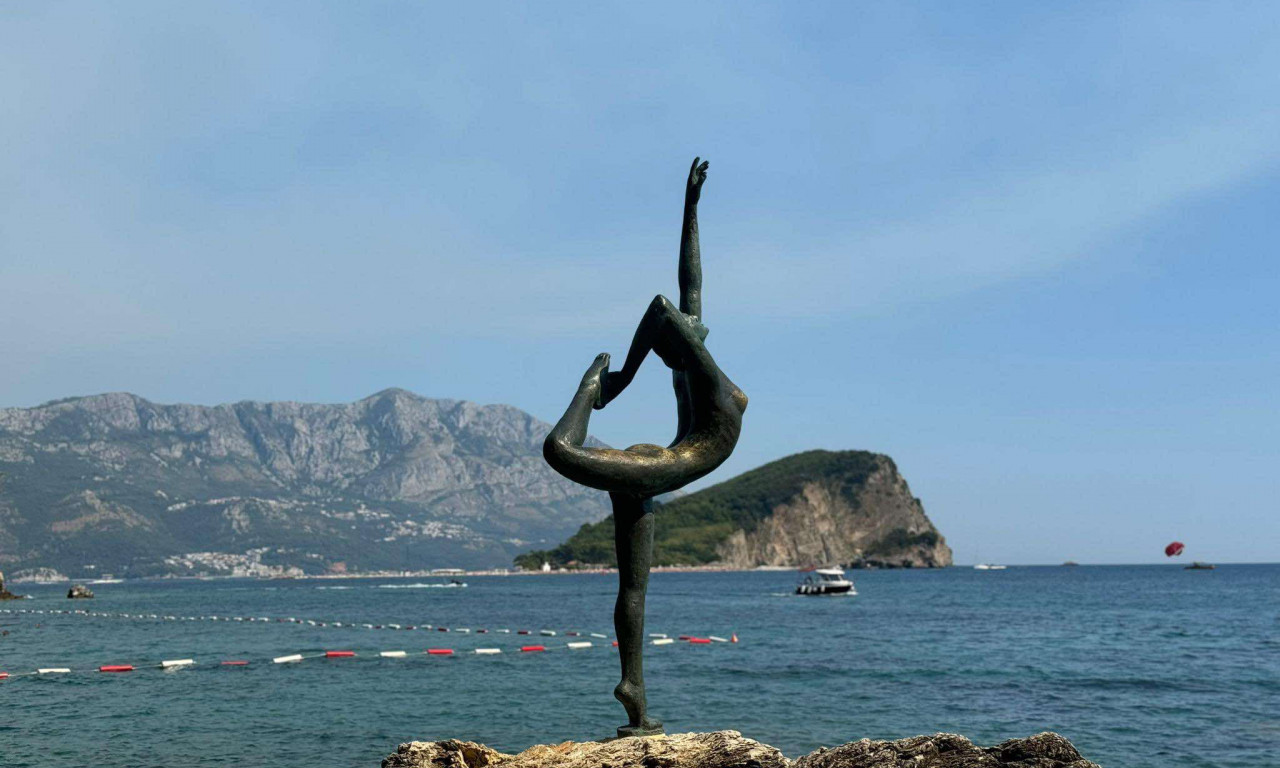 SRBI, ZABRANJENO KUPANJE NA OMILJENIM PLAŽAMA U CRNOJ GORI! Osvanule crvene zastave, evo gde nikako da ne idete