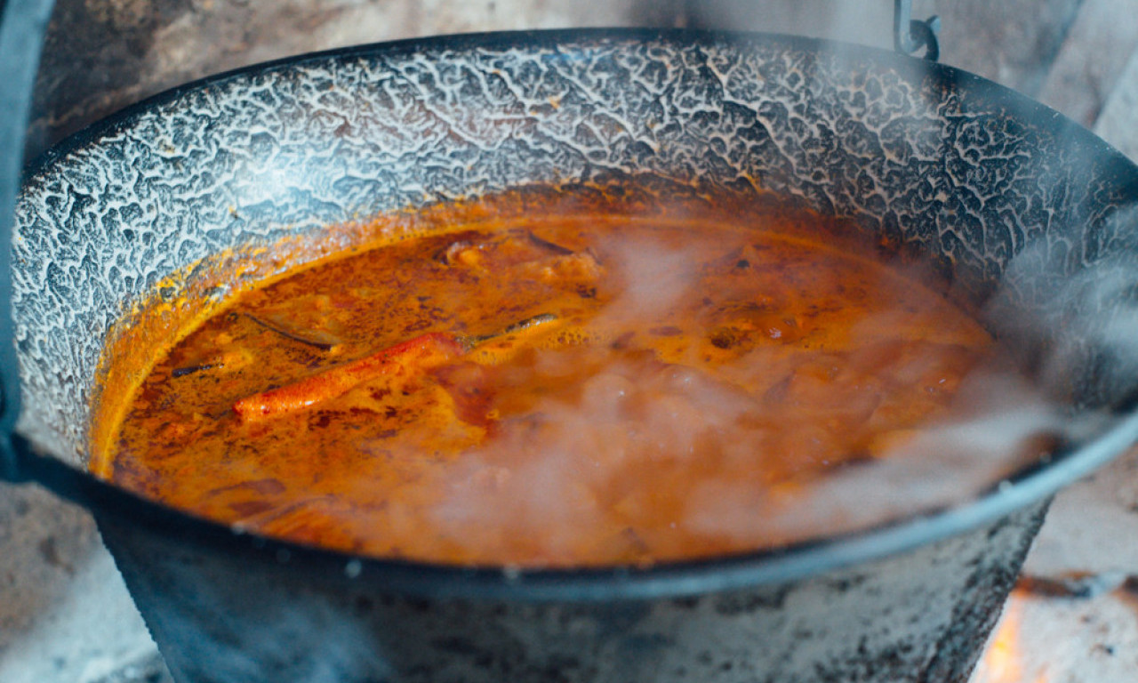 PAPRIKAŠ KOJI SE NE PROPUŠTA! 230 kotlića i ulica zanata čekaju vas u ovom gradu za vikend