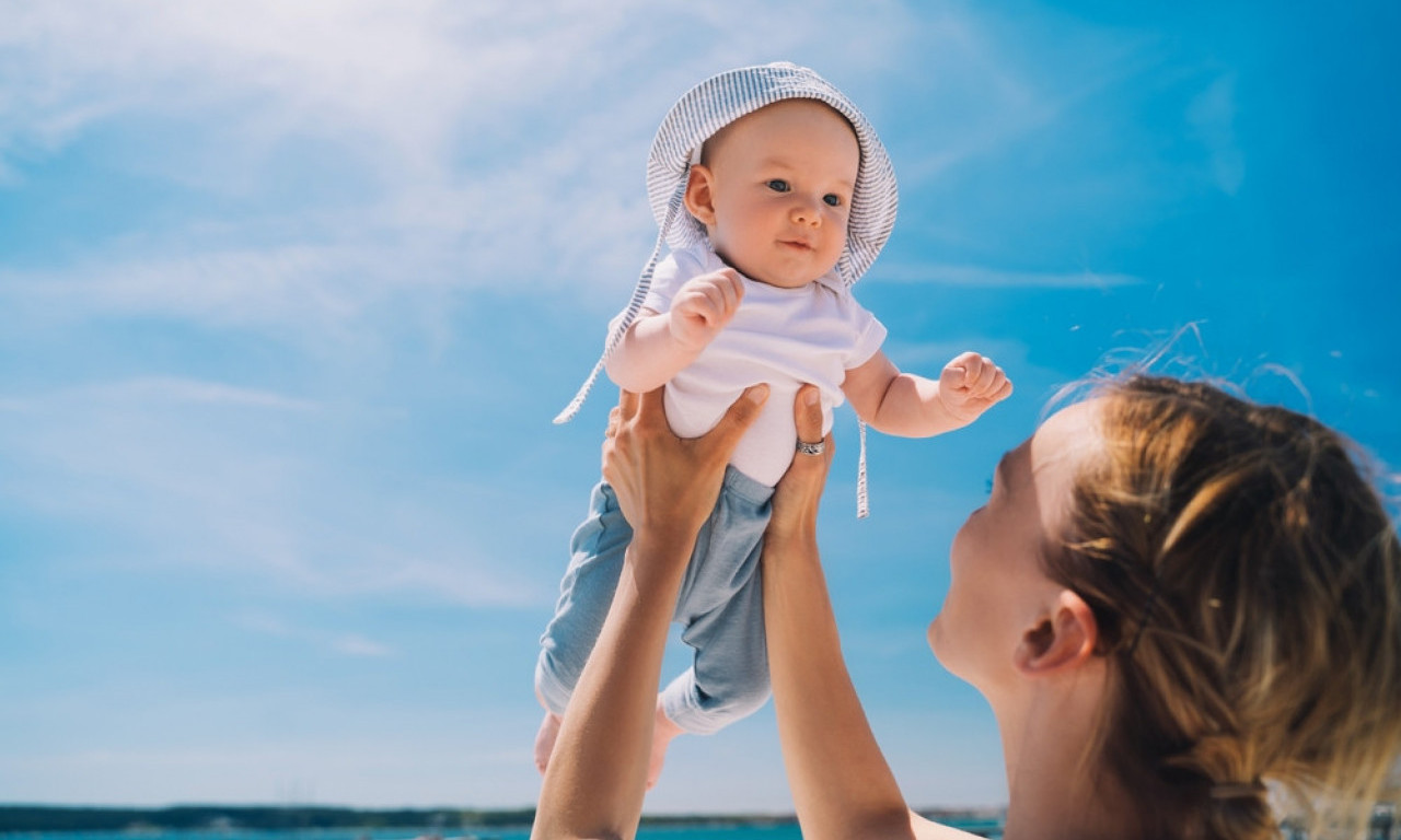 CRVENILO, SVRAB I PLAČ Šta da radite kad se beba ospe zbog vrućine