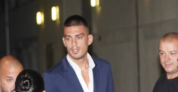 VUJADIN SAVIĆ PIJAN ŠUTNUO MIRKINU BABU Žena je upala u njegovu povraćku i to nije sve (VIDEO)