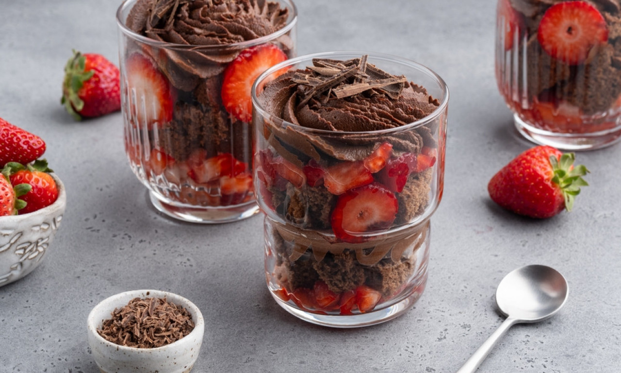 OVO JE HIT LETA Brzi čokoladni trifl koji svi žele da probaju!