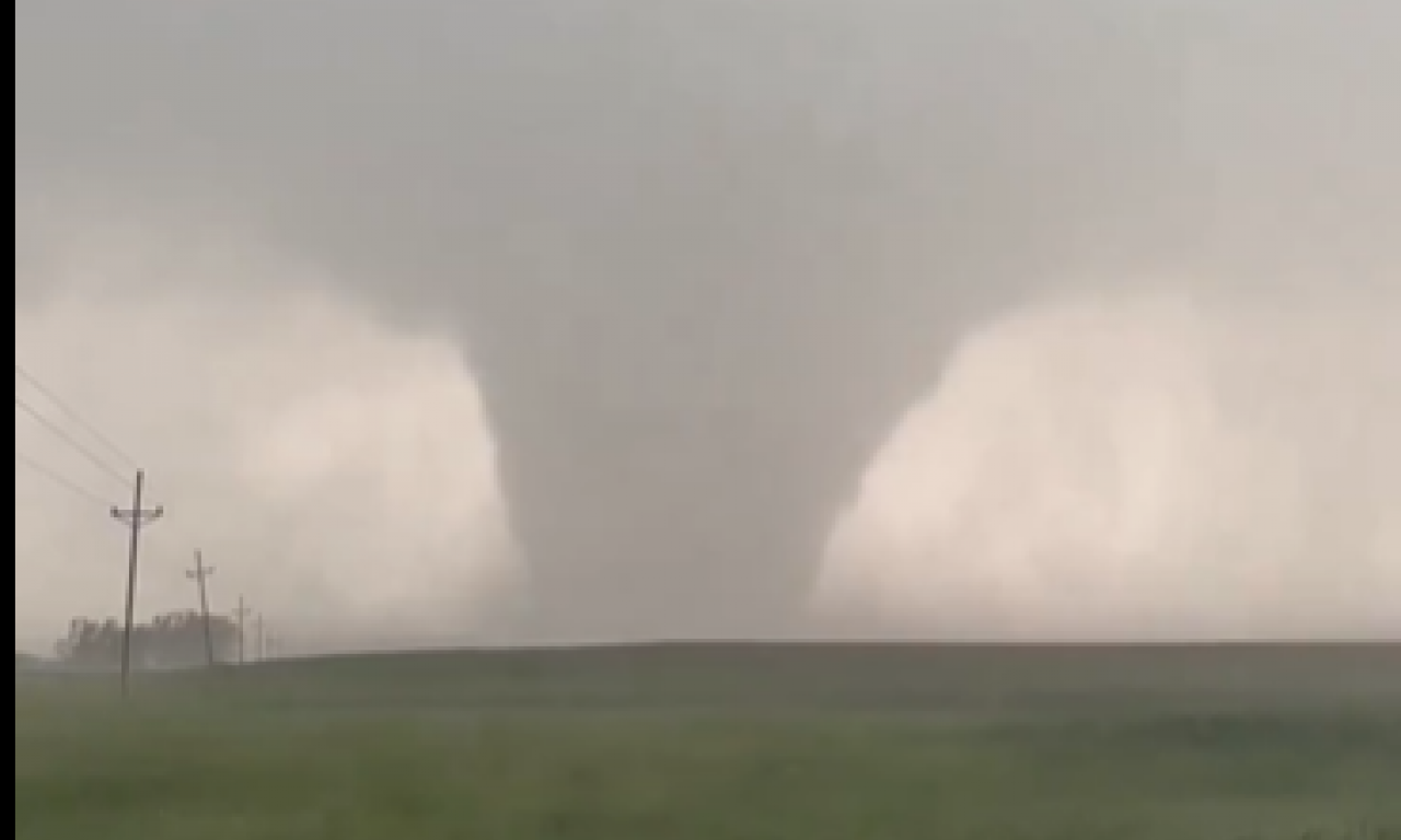 OLUJA OPUSTOŠILA SVE PRED SOBOM: Tornado ubio troje ljudi, snažno nevreme u SAD! (VIDEO)