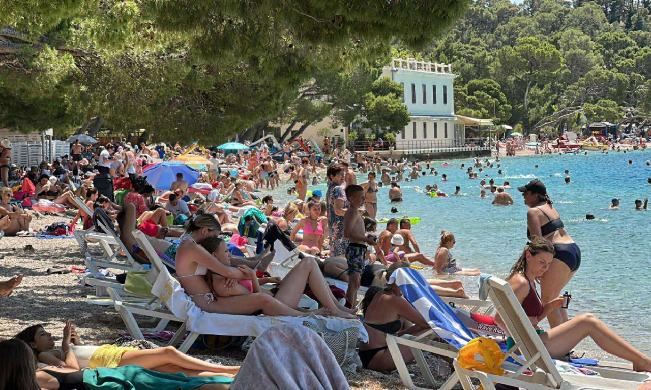 AKO ŠETATE U KUPAĆEM MIMO PROPISA, SLEDE OŠTRE NOVČANE KAZNE Srbi obožavaju ovo letovalište, ali može skupo da ih košta