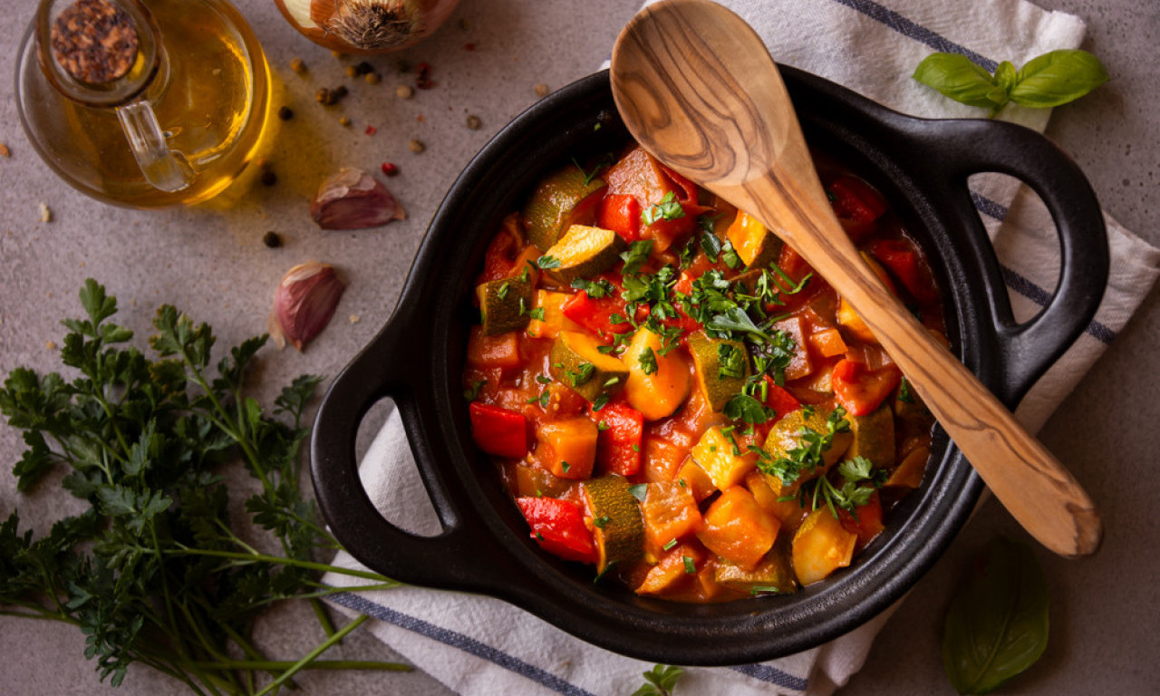 POSNI ĐUVEČ SA POVRĆEM Recept koji prija stomaku i okuplja celu porodicu