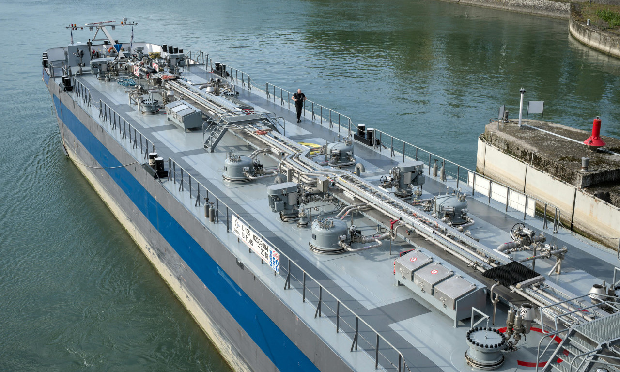 ZATVARANJE ORMUSKOG MOREUZA UTICALO BI NA CENE NAFTE: Petina nafte u svetu prođe tom rutom!